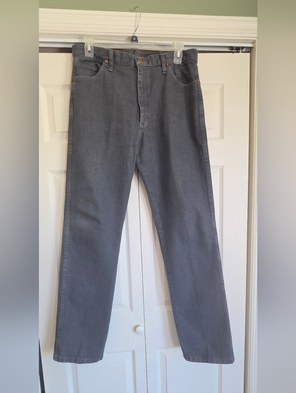 Wrangler Men's Straight Jeans in Charcoal Gray